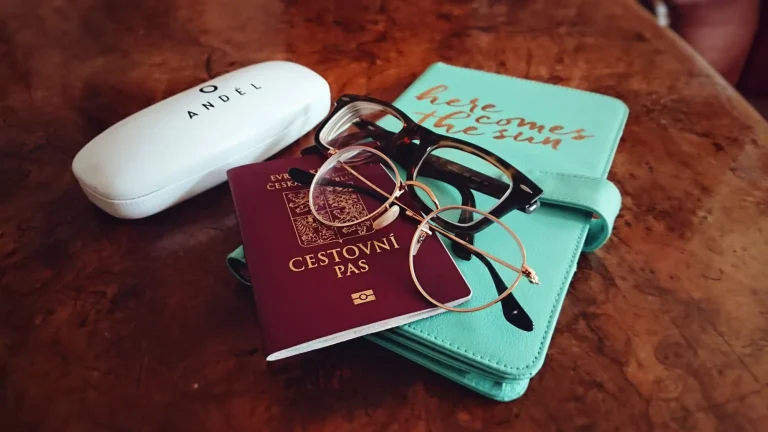 Cestování s brýlemi a kontaktními čočkami